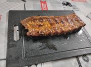 Una foto de costillas salsa barbacoa