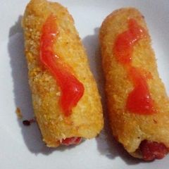 A picture of Super simple sausages sandwich roll.