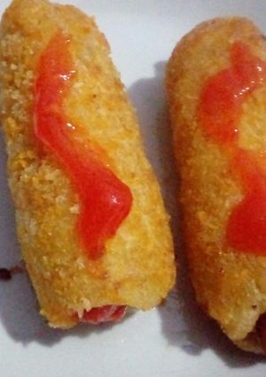 A picture of Super simple sausages sandwich roll.