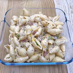 A picture of Pea and pancetta pasta.