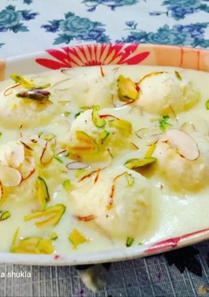 કેસર અંગુરી રસમલાઈ (Kesar Angoori Rasmalai Recipe In Gujarati) રેસીપી મુખ્ય ફોટો