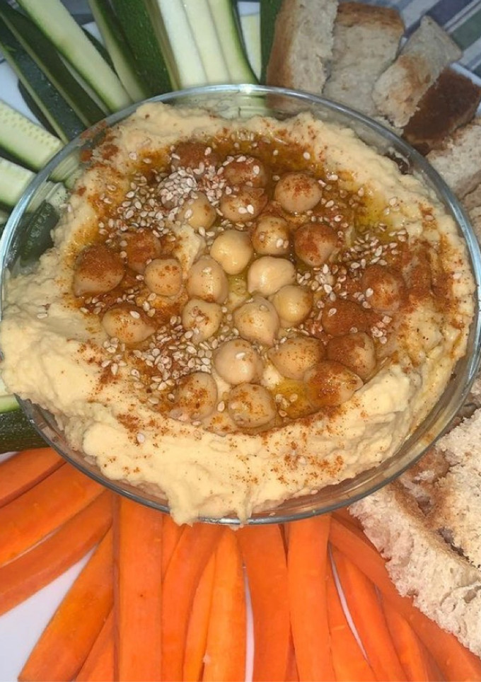 Una foto de Noche de Hummus