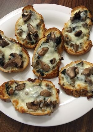 A picture of Mushroom & Spinach bruschetta.