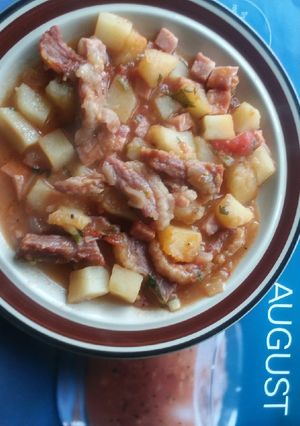 Una foto de Carne de res con papas