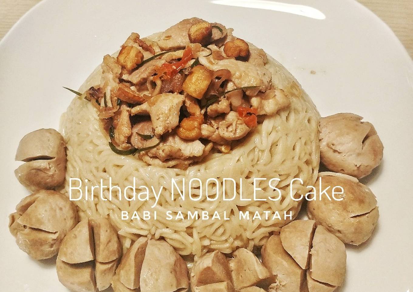 Kue Mie Ulang Tahun dengan Babi Sambal Matah