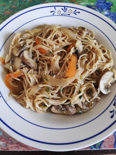 Una foto de Noodles con salsa de soja y miel