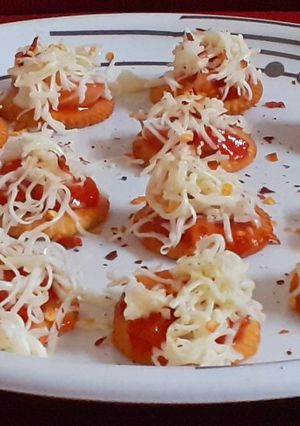 A picture of Cheesy Monaco Bites.