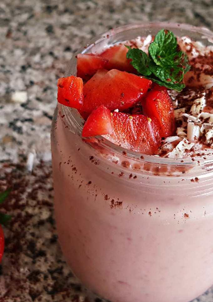 Una foto de Smoothie de Fresas, Plátano y Aguacate