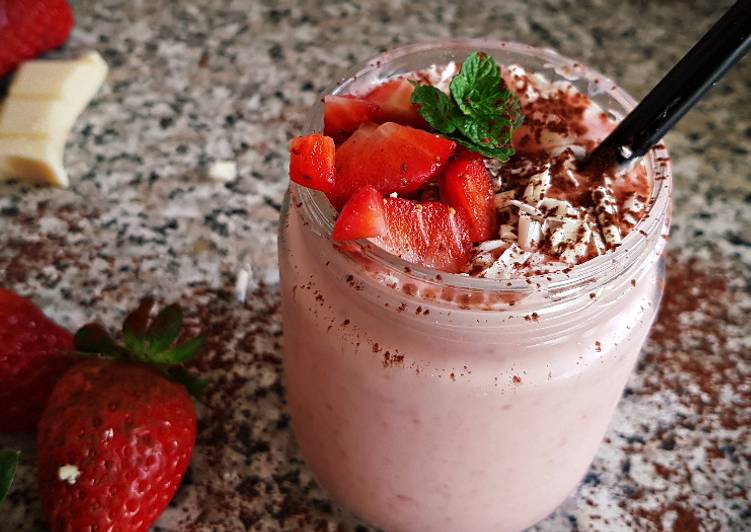 Smoothie de Fresas, Plátano y Aguacate