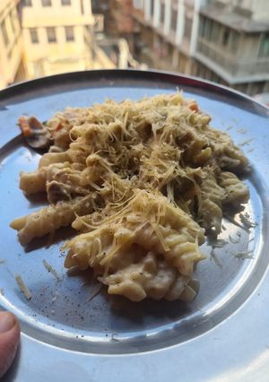 A picture of White Sauce Pasta.
