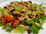Ensalada de salmón ahumado y uvas
