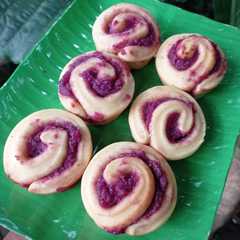 รูปของ Ubi Rolls 💜 Roti Ubi Ungu 💜