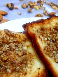 எல்மெண்ட் வால்நட் கிரஸ்டட் ஃப்ரென்ச் டோஸ்ட் (Almond Walnut French Toast Recipe in Tamil) செய்முறை முக்கிய புகைப்படம்