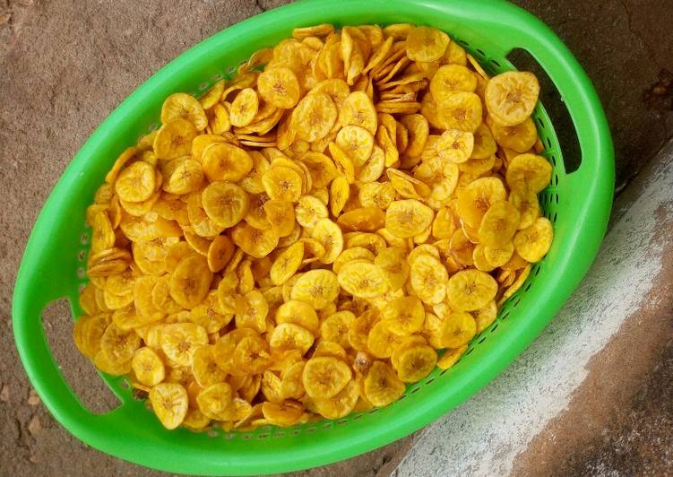 Steps to Prepare Homemade Crunchy plantain chips