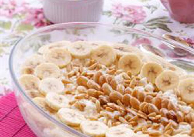 Milk pudding with ashta cream and bananas - layali lubnan