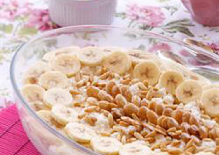 Milk pudding with ashta cream and bananas - layali lubnan