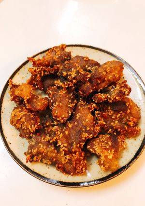 Hình của món Thịt chiên tẩm vừng.