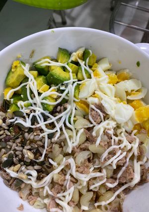 Hình của món Salad 🥗 bơ trứng và nui trộn cá Tuna 🥑.