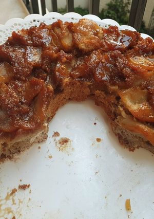 Una foto de Torta invertida de manzana y banana