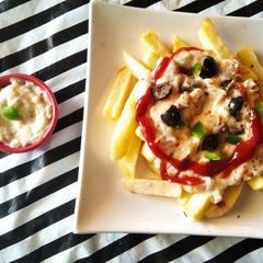 A picture of Cheesy Fries.