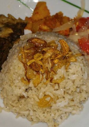 Foto resep Nasi Kebuli Iga Sapi masak rice cooker dan Acar Bawang Bombai