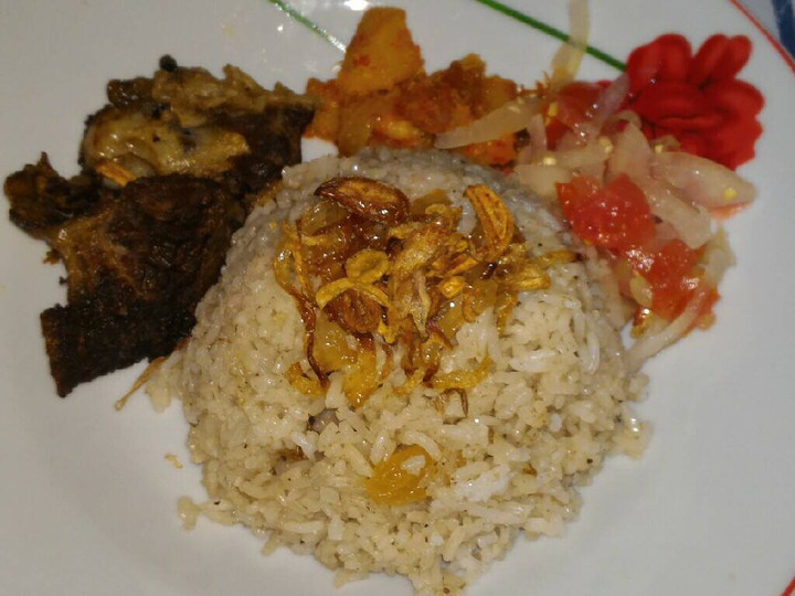 Bagaimana Menyiapkan Nasi Kebuli Iga Sapi masak rice cooker dan Acar Bawang Bombai yang Menggugah Selera