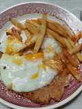 Milanesa, papas, huevo a caballo
