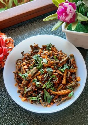 भेंडीची चटकदार भाजी (Bhendichi Bhaji Recipe In Marathi) रेसिपी चे मुख्य फोटो 