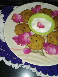 पालक वड़ा (Palak vada recipe in hindi) रेसिपी मुख्य फोटो