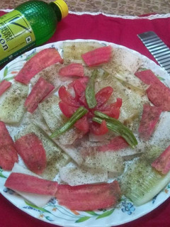 A picture of Fresh vegetables salad.