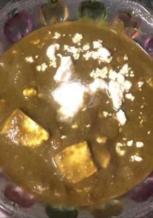 A picture of Palak paneer.