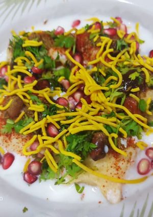 દહીં વડા (Dahi Vada Recipe In Gujarati) રેસીપી મુખ્ય ફોટો