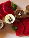 Mini bavaroises de tres chocolates con pitaya fresca