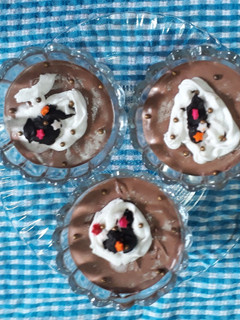 चॉकलेट मूस (chocolate mousse recipe in marathi) रेसिपी चे मुख्य फोटो