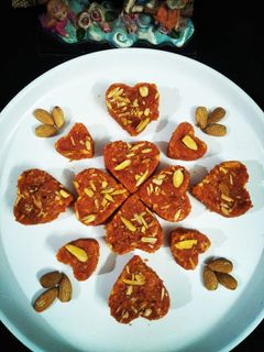 गाज़र की बर्फी (Gajar ki barfi recipe in Hindi) रेसिपी मुख्य फोटो