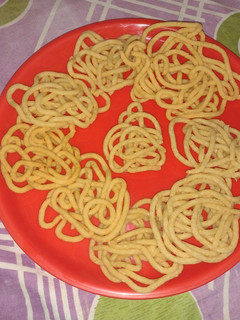 தேன்குழல் முறுக்கு(THENKULAL MURUKKU RECIPE IN TAMIL) செய்முறை முக்கிய புகைப்படம்
