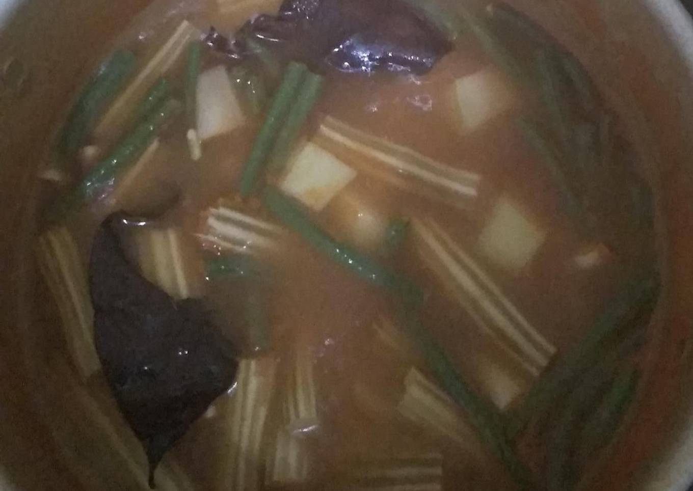 Tamarindo begetala, moringa