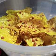 A picture of Rempeyek Kacang.