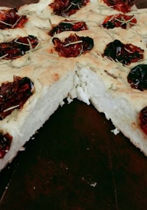Una foto de Focaccia de tomates secos