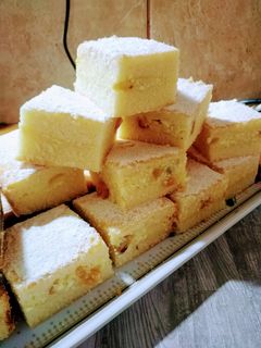 O poză a rețetei Prăjitură cu brânză dulce cu stafide.