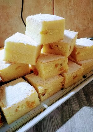 O poză a rețetei Prăjitură cu brânză dulce cu stafide.