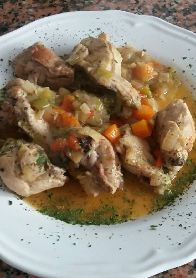 Una foto de Pollo con verduras y soja