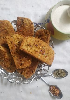 A picture of Garlic Semolina Rusk.