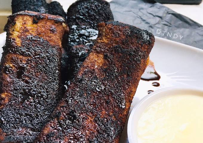 Black Bread with Cream Cheese Sauce