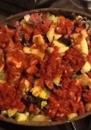 Une photo de Gratin de courgettes tomates et porc mariné