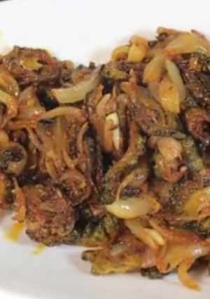 કારેલા નું શાક (Karela Shak Recipe In Gujarati) રેસીપી મુખ્ય ફોટો