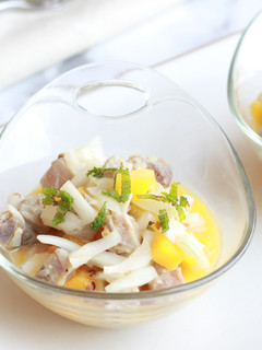 Una foto de Ceviche de atún y mango