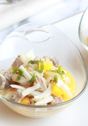 Una foto de Ceviche de atún y mango