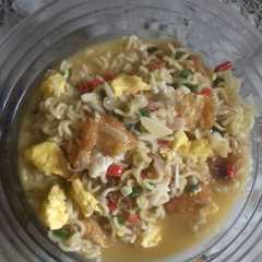 A picture of Indomie kuah ala mertua.