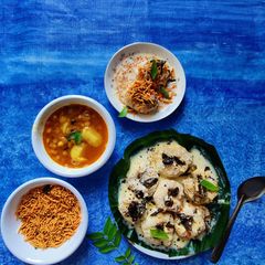 Odisha favorite snacks- Dahivada Aloodum A picture of Odisha favorite snacks- Dahivada Aloodum.